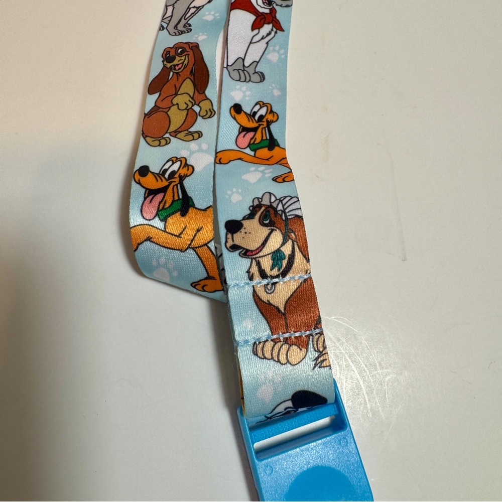 NWT. Disney Dogs & Cats lanyard. Disney Parks Reversible Lanyard - Cats & Dogs. - Picture 6 of 7